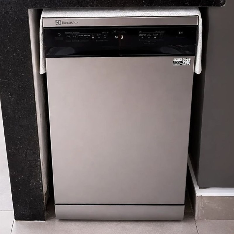 LAVA-LOUÇAS ELECTROLUX DE 14 SERVIÇOS SAINDO A P